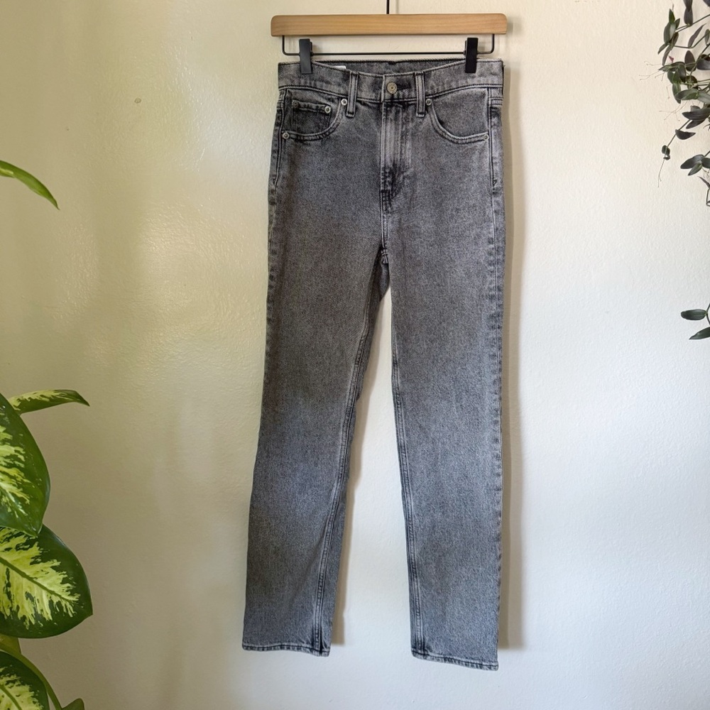 GAP | High Rise ’90s Slim Straight Jeans in Washed Black